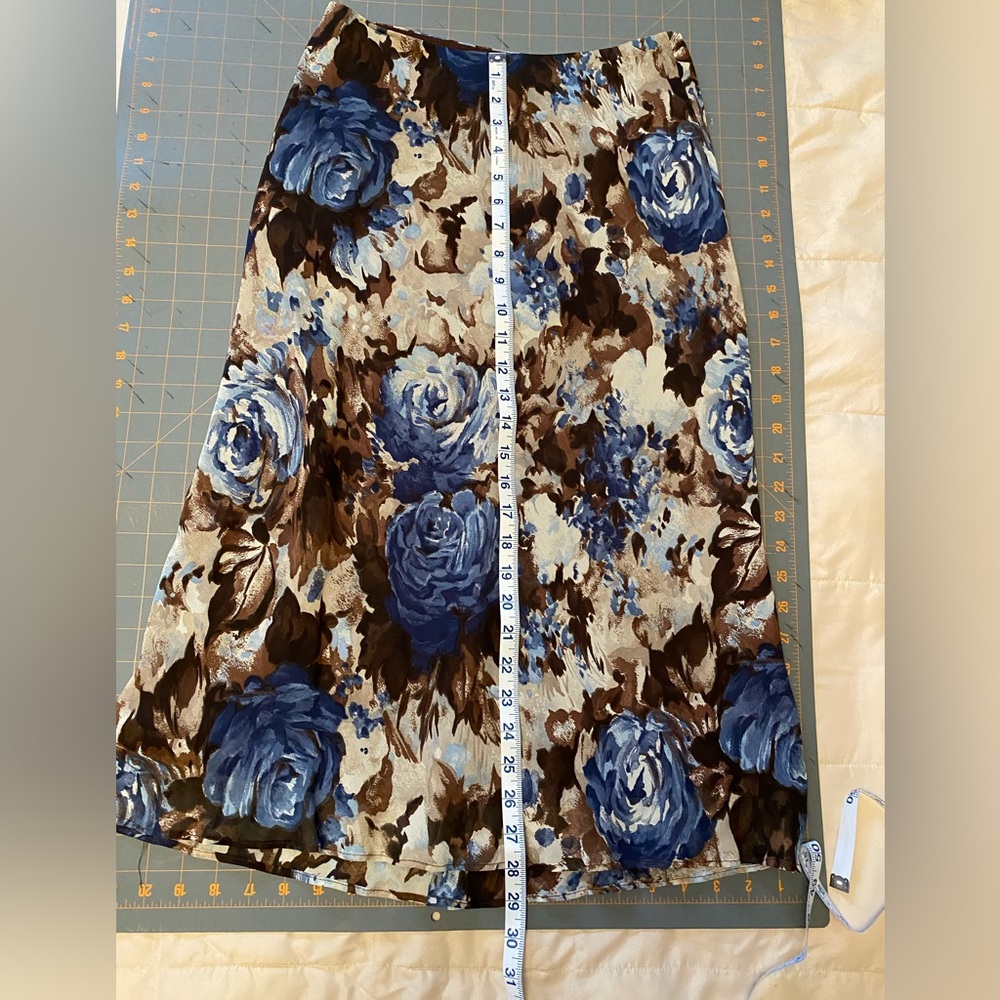 LILY vintage skirt. Fully lined. Small